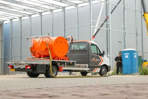 ROM FLEXI 1100/750 PTO Toiletservice unit gemonteerd op IVECO Daily 35S14H (S/N 21916)